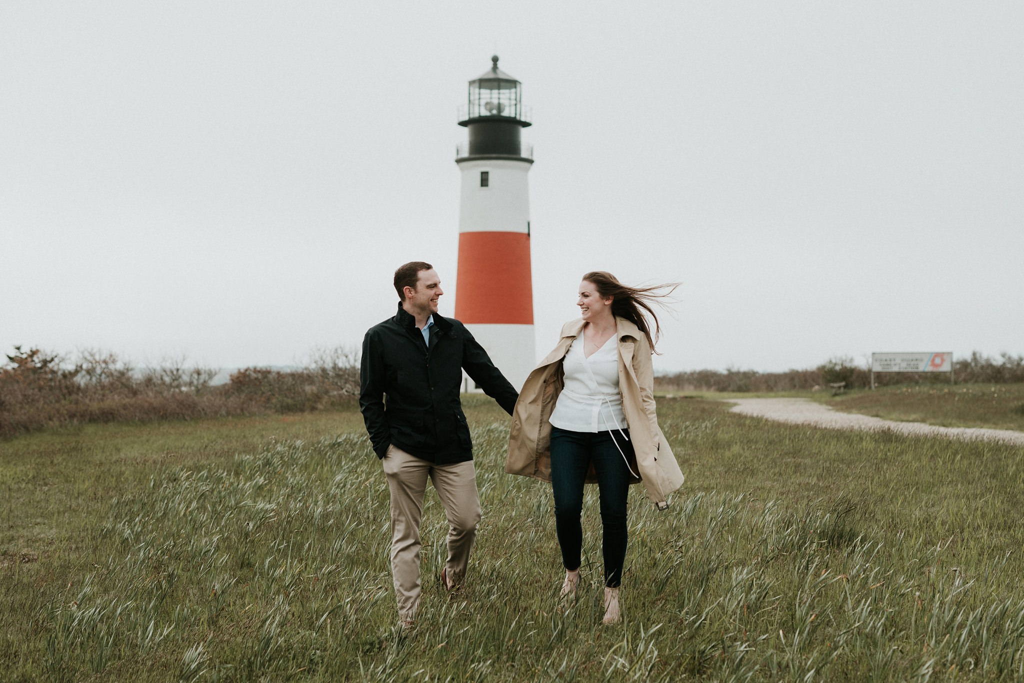 nantucket engagement photos sankaty head lighthouse