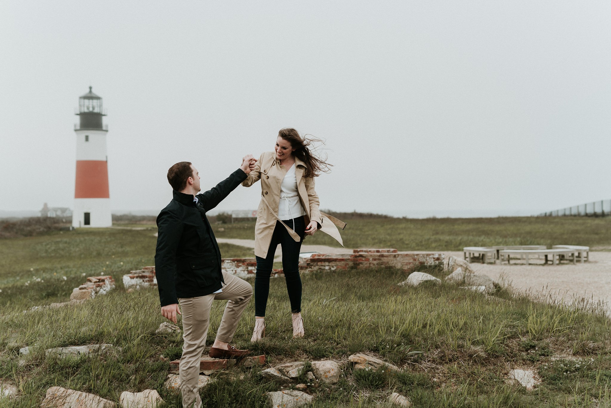 nantucket engagement photos sankaty head lighthouse